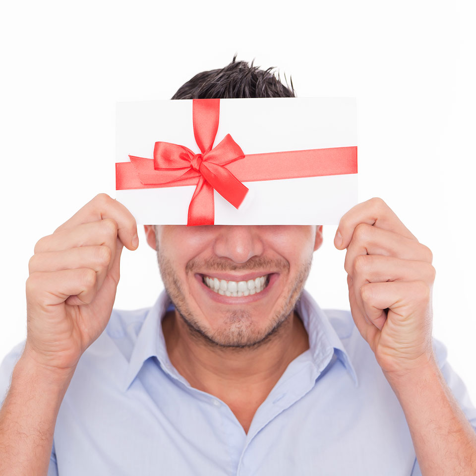 Какой подарок можно подарить мужчине на день рождения и список из 150 подарков мужчине на любой праздник