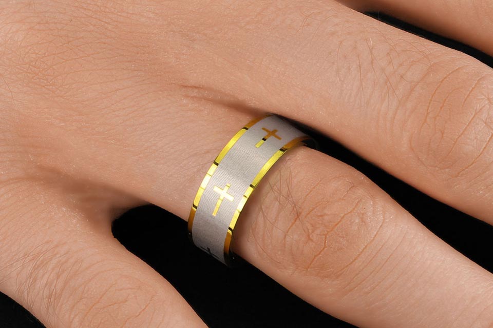 На каких пальцах и руках носить кольца — значение женских колечек на разных пальцах: большой, указательный, средний, безымянный и мизинец