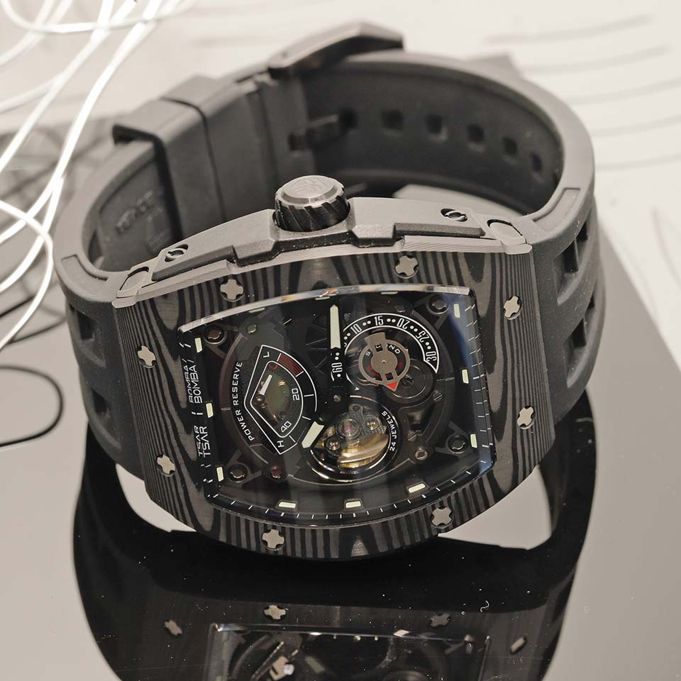 Карбоновые Tsar Bomba TB8210CF-01: отличные часы с сомнительным именем