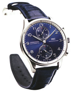 Модель Portuguese Chrono - Automatic Edition Laureus выпущена ограниченной серией в 2000 экземпляров. Ее выделяет сочетание стального корпуса и элегантного циферблата, интенсивный синий цвет которого достигнут гальванической обработкой. Часть средств, полученных от продажи этих уникальных часов, поступит в Laureus Sport for Good Foundation. Гравировка на задней крышке меняется каждый год, что делает эти часы особенно ценимыми в кругах коллекционеров. Сюжет гравировки отбирается на международном конкурсе рисунков