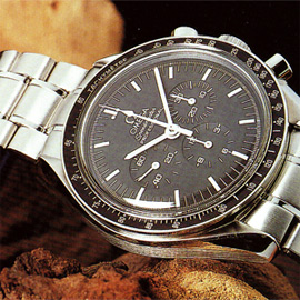 "First Watch Worn on the Moon" — "лунные часы" Omega Speedmaster, с 1966 года —Speedmaster Professional. Механизм с ручным заводом; стальные корпус и браслет.