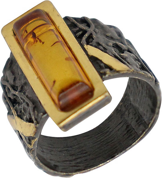 Серебряное кольцо Балтзолото АртСтудио 71161041-bz с прессованным янтарем