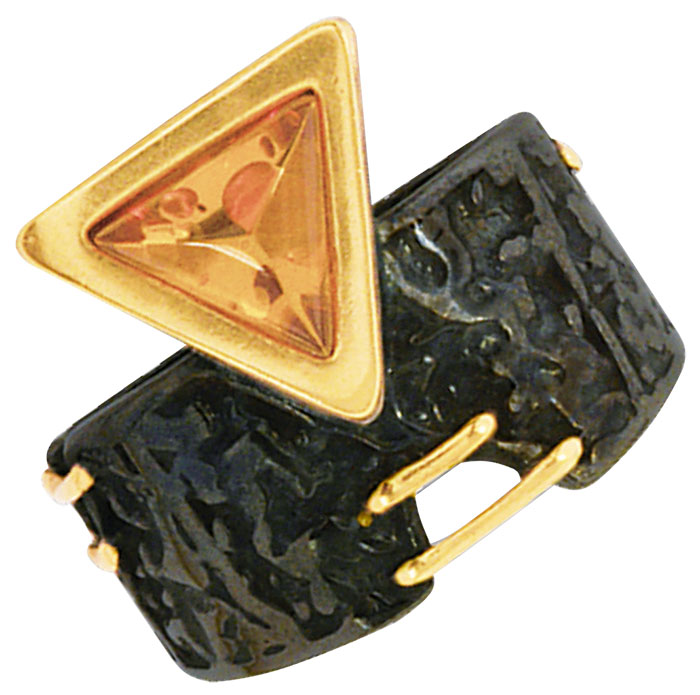 Серебряное кольцо Балтзолото АртСтудио 71161042-bz c прессованным янтарем