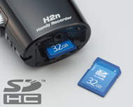 В ZOOM Н2n используются карты памяти SD/SDHC .